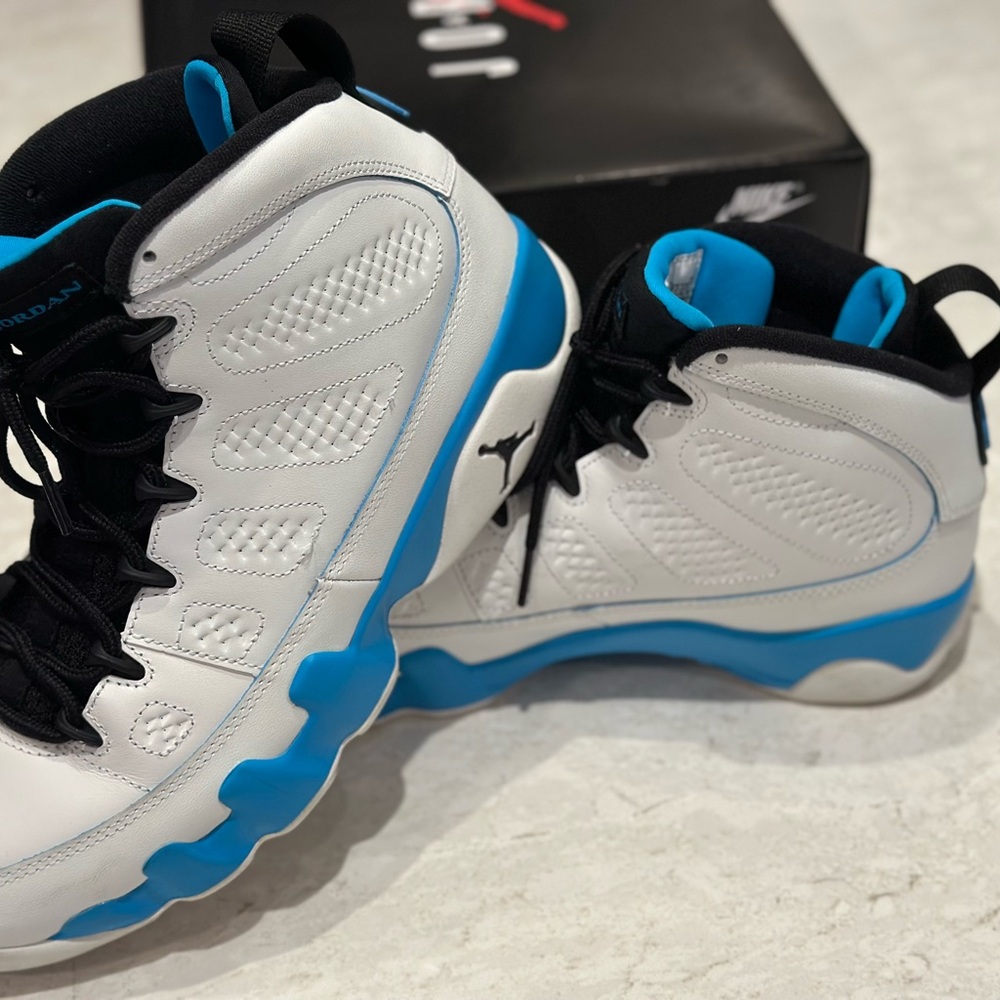 Air Jordan 9 Retro 
Summit White/Black 
Men’s Size 9
